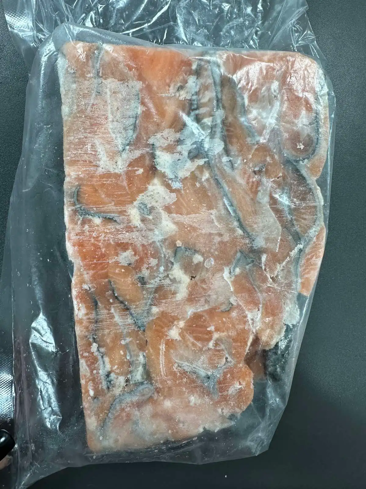 Обрезь лосося на коже фото 2